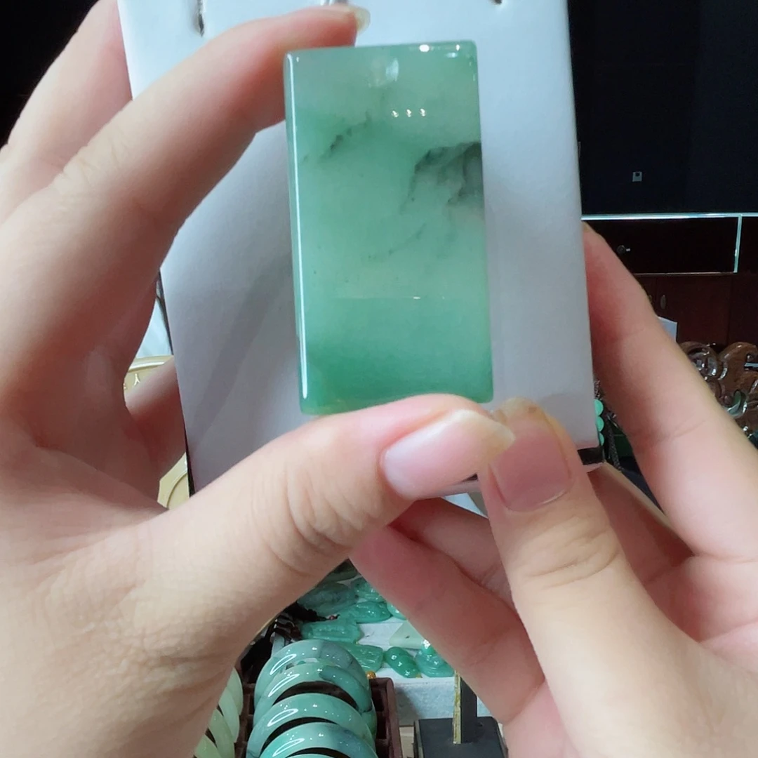 颈饰未镶嵌密玉（石英质玉）