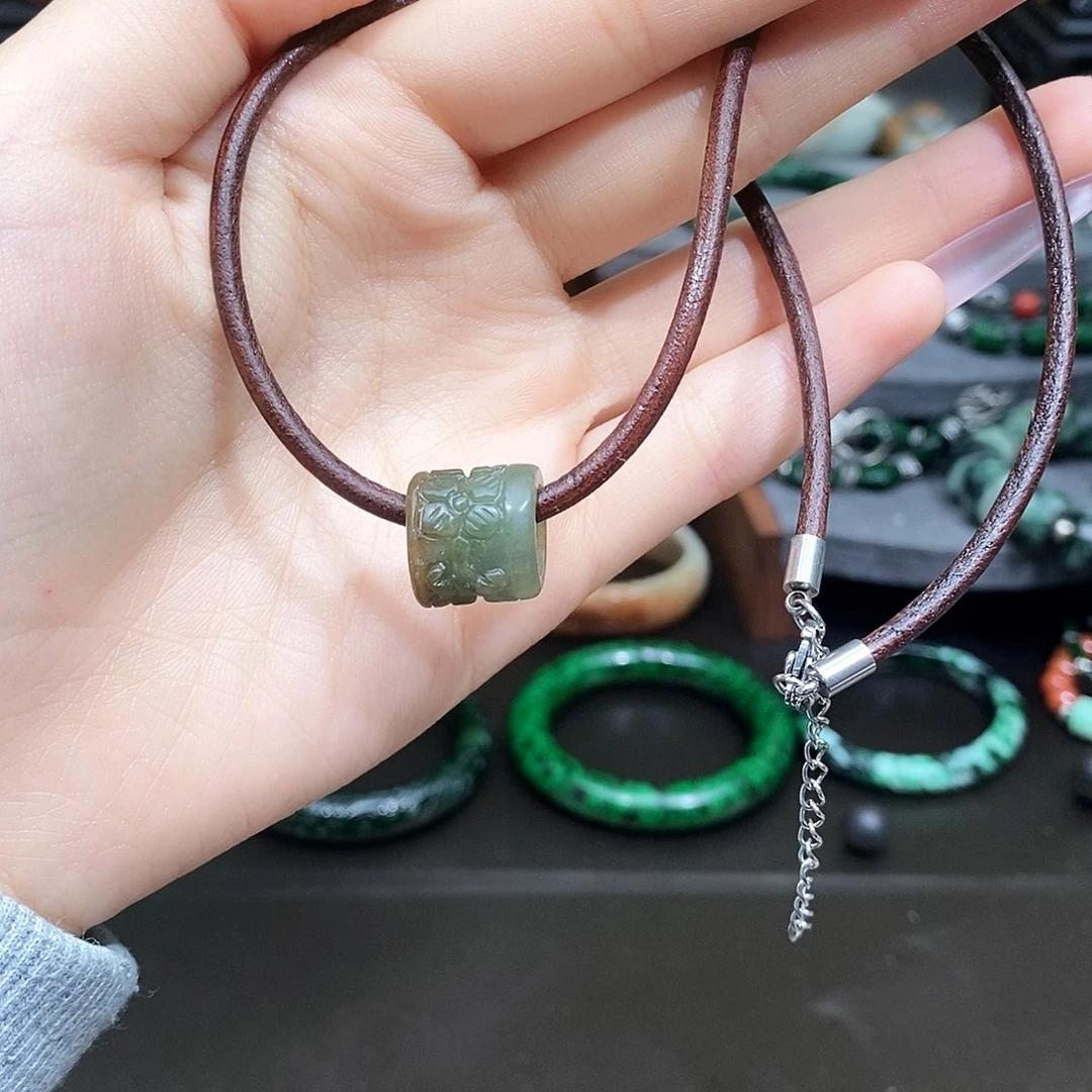 翡翠散珠漂亮美眉