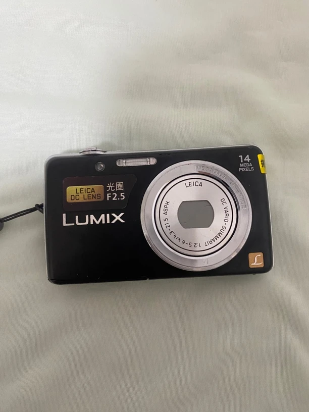 9新 Panasonic/松下 fh6黑色1400w像素ccd数码相机
