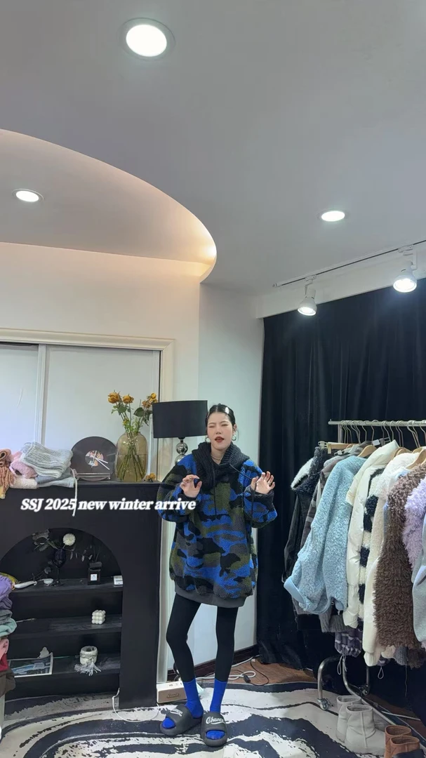 思思家【蓝绿拼接迷彩羔羔绒卫衣】