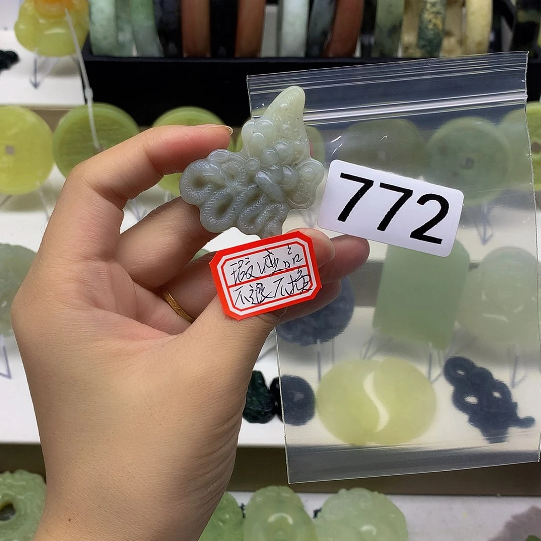 蛇纹石玉颈饰未镶嵌