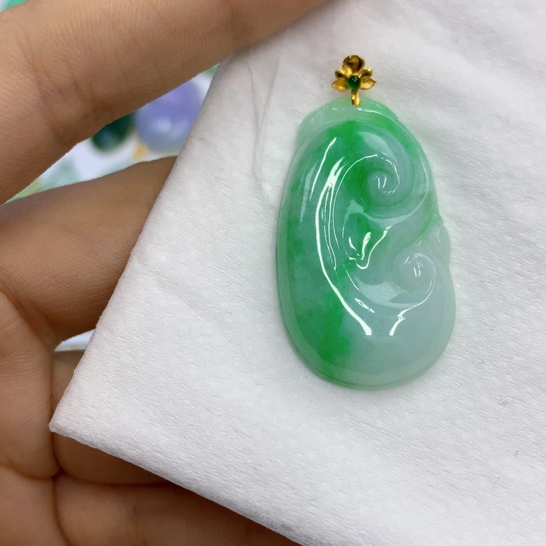 翡翠18K金镶嵌颈饰