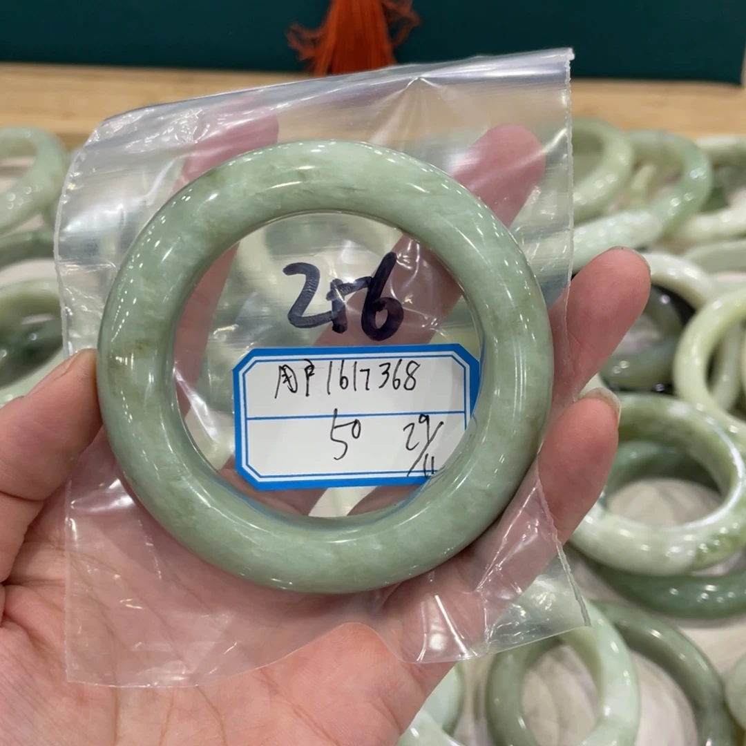 用***8蛇纹石玉未镶嵌手镯