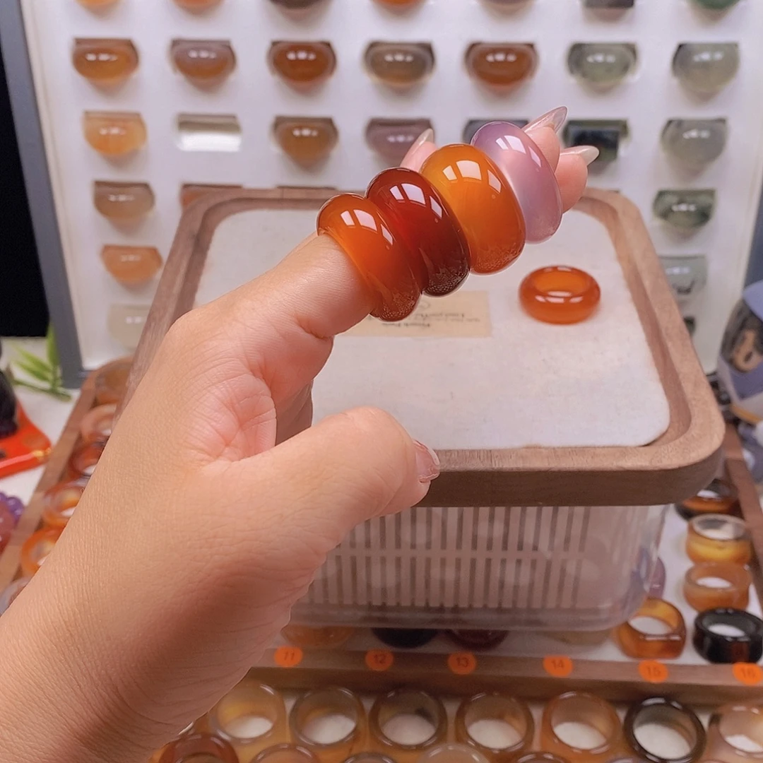 奶***妞玛瑙/玉髓未镶嵌戒指
