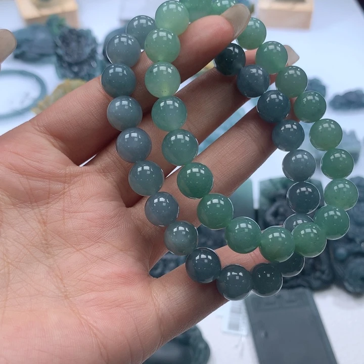 翡翠未镶嵌颈饰多样性发其一件