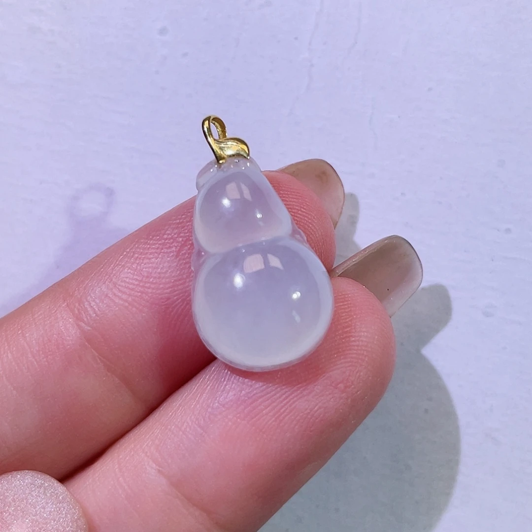 翡翠18K金镶嵌颈饰葫芦