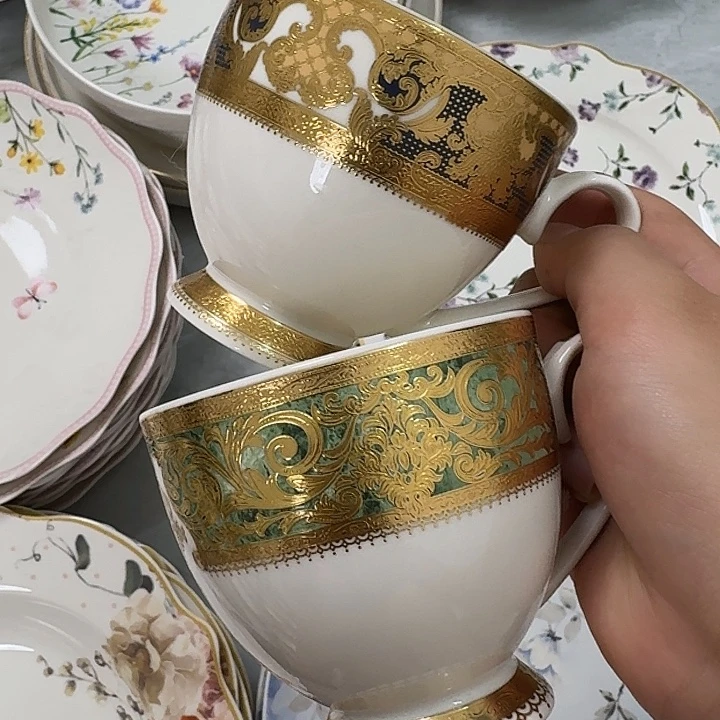 C***a一个蓝金杯子，一个绿金杯子