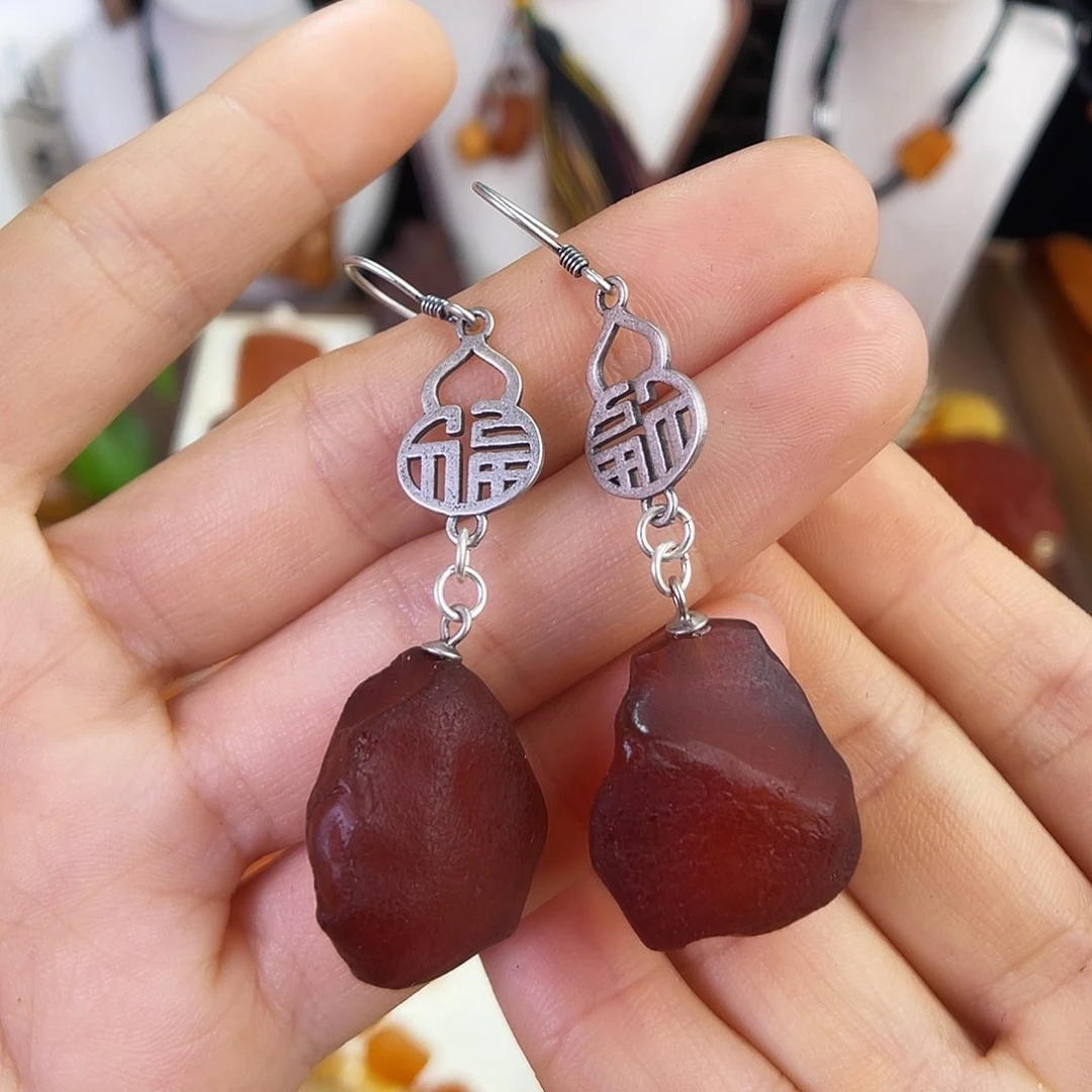 琥珀珠宝奇石未镶嵌。