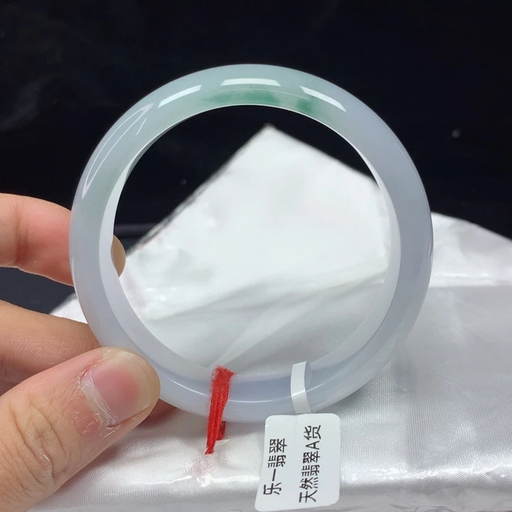 翡翠手镯（圆镯）未镶嵌58