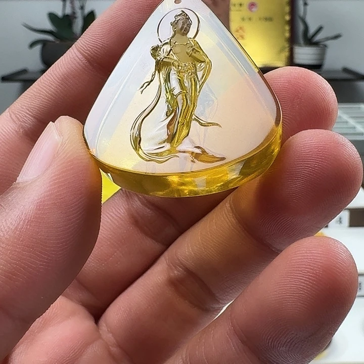 琥珀未镶嵌颈饰站观音
