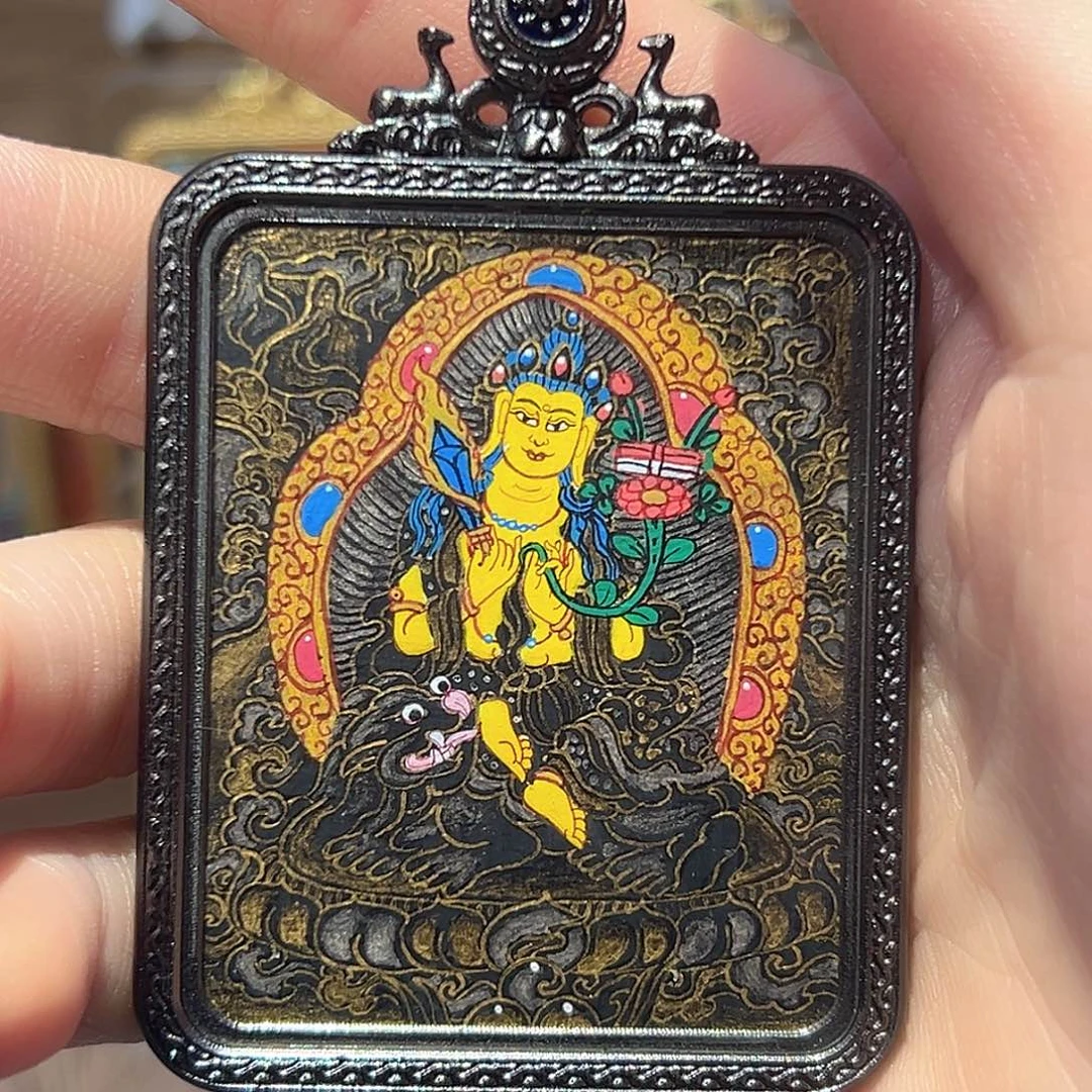 吊坠刚刚给恍恍惚惚