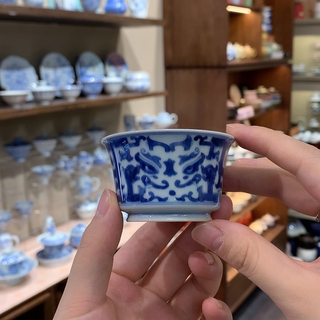 饕餮纹小号马蹄杯