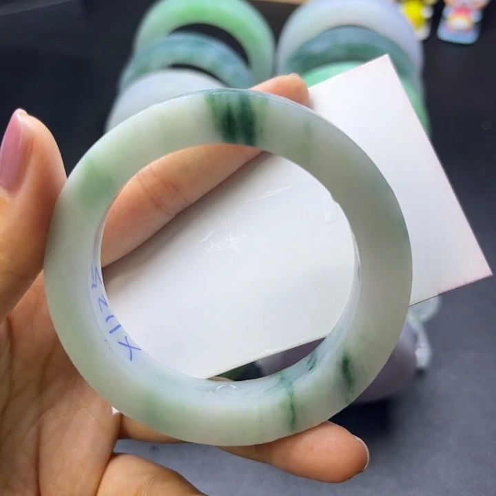 定制翡翠未镶嵌手镯