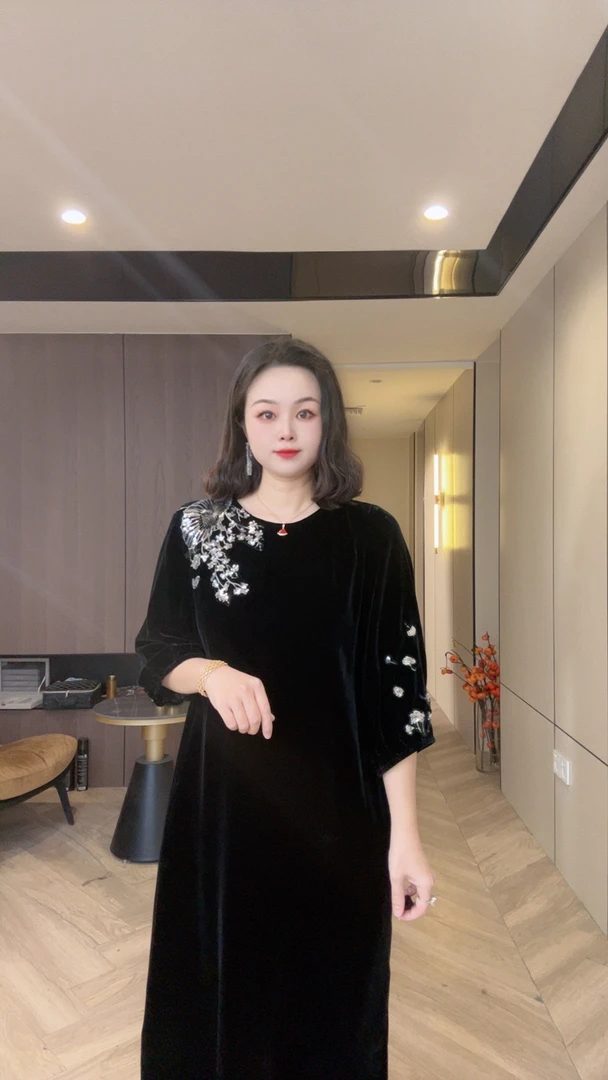 YS155刺绣散片花型真丝丝绒黑色女士气质连衣裙m118