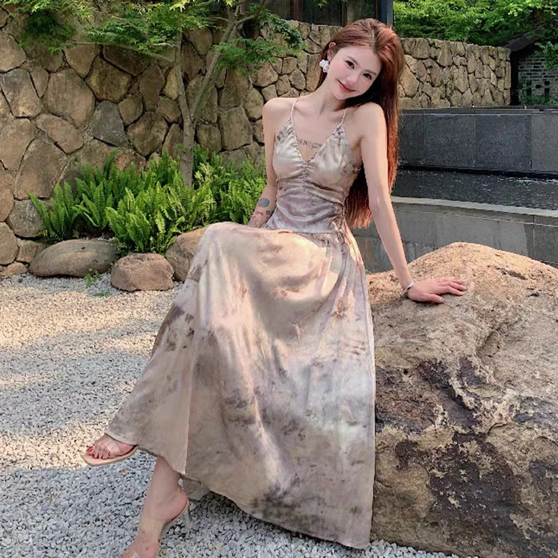 法式感吊带连衣裙显瘦女装夏季茶歇裙露背收腰裙子复古气质中长裙