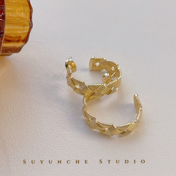 铜合金耳饰 Suyunche2569浅金色个性复古简约经典耳钉耳环气质