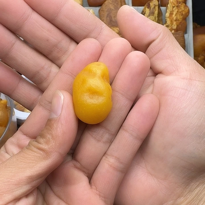 琥珀未镶嵌裸石天然蜜蜡吊坠