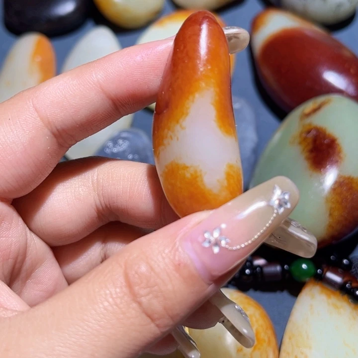 和田玉未镶嵌珠宝奇石