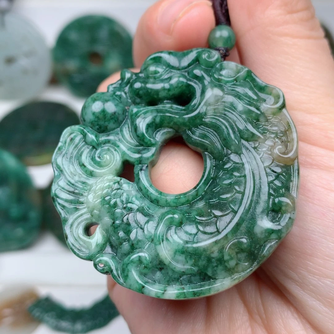 独山玉颈饰未镶嵌做***事