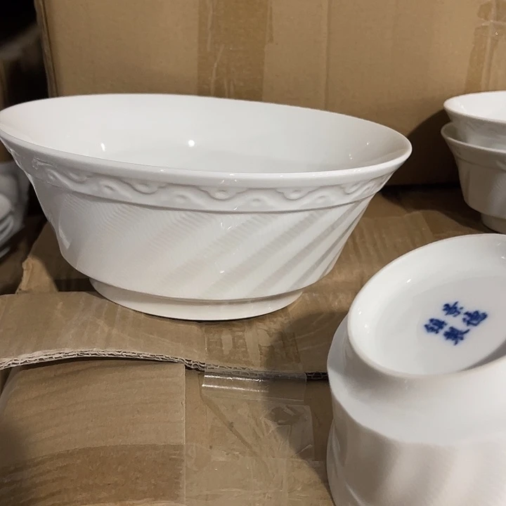 瓷片云端八英寸汤碗一个，包邮