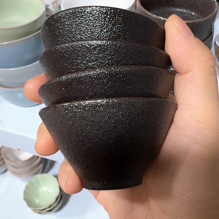 主人杯一个，瓷。。品茗