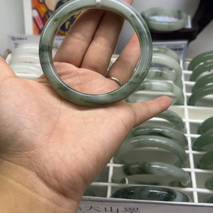 石英质玉未镶嵌手镯5340