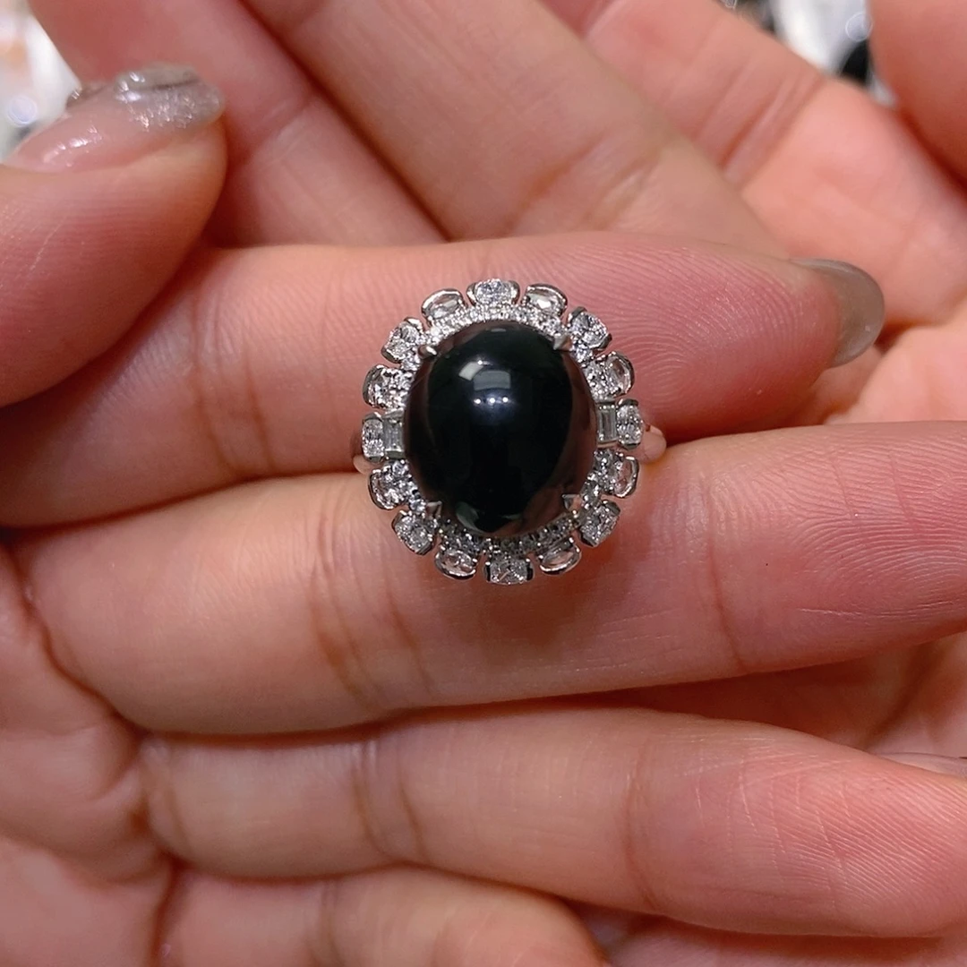 翡翠18K金镶嵌戒指