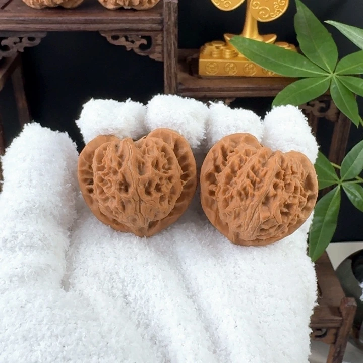 文玩核桃把件：桃心宫灯全品无修. 38.8/36/34