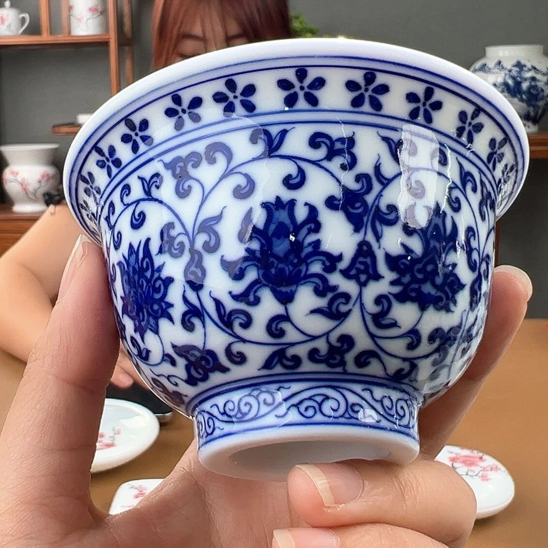 青花缠枝莲压手杯（内绘花心）