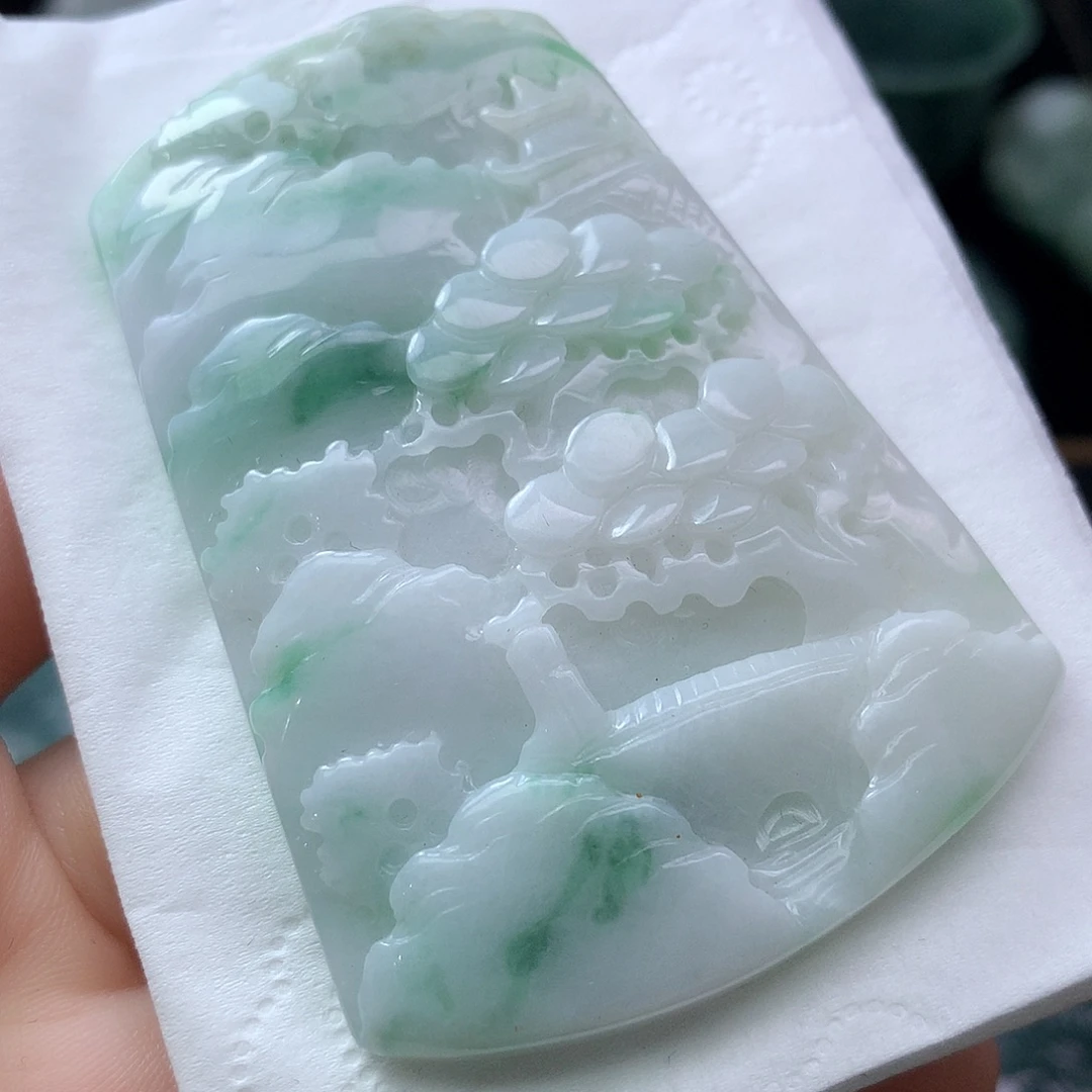 翡翠未镶嵌颈饰山水