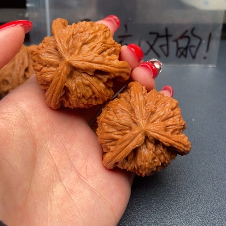 _***文玩核桃吊坠白狮子