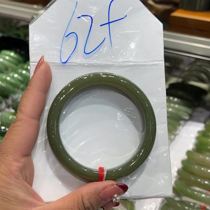 甜***圈和田玉未镶嵌手镯