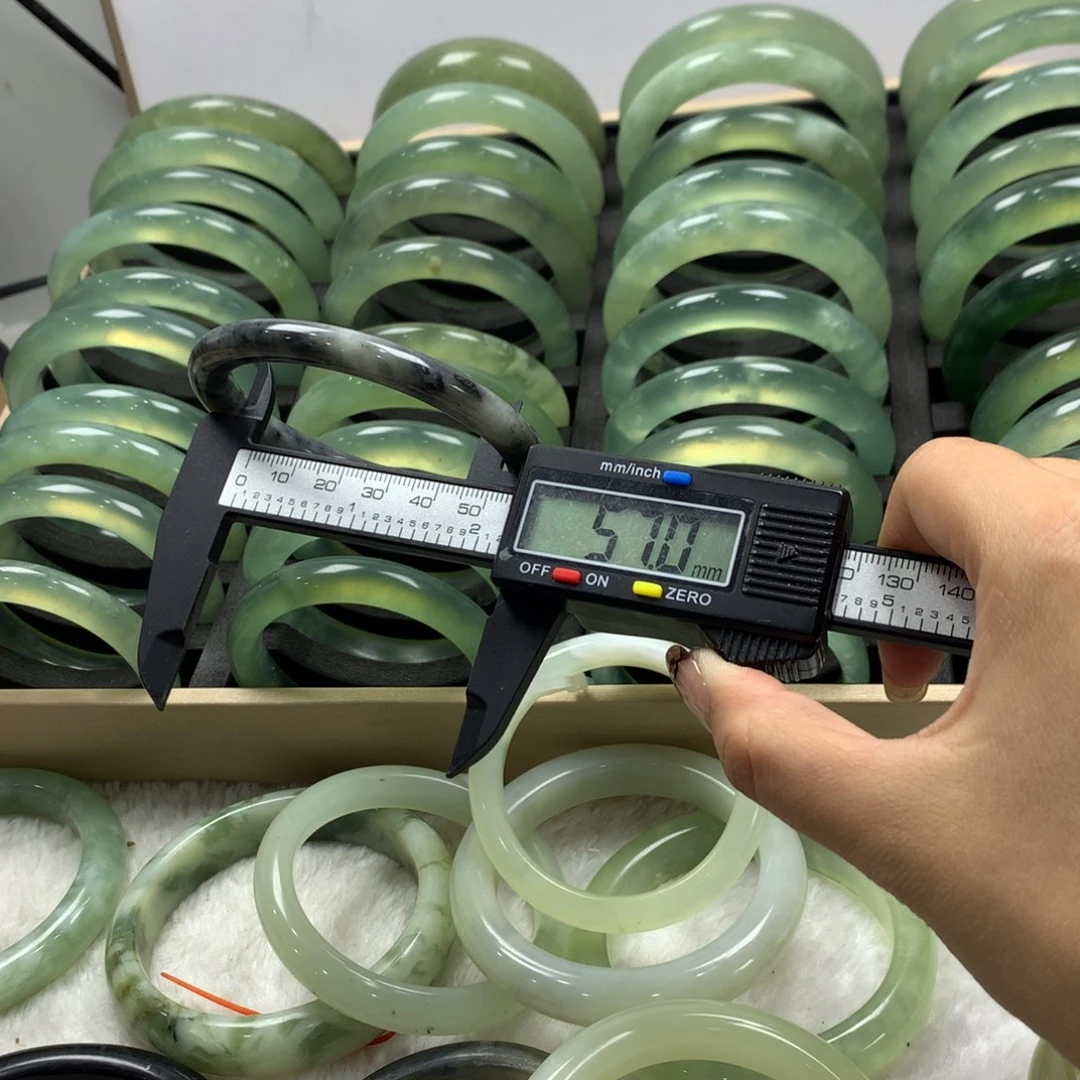 蛇纹石玉未镶嵌手镯140