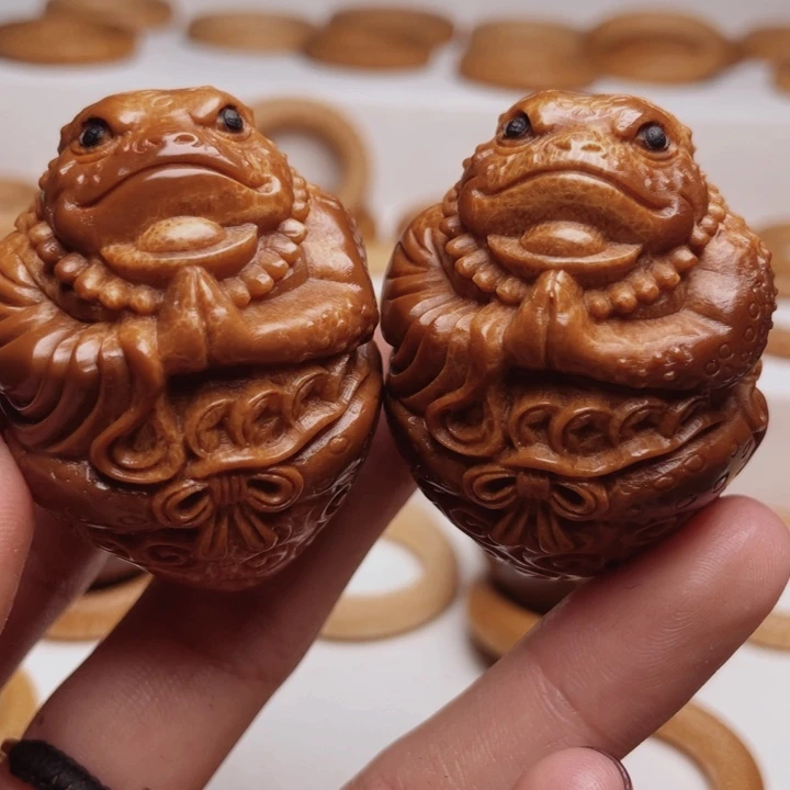 手串/手链橄榄核金蟾礼佛一对