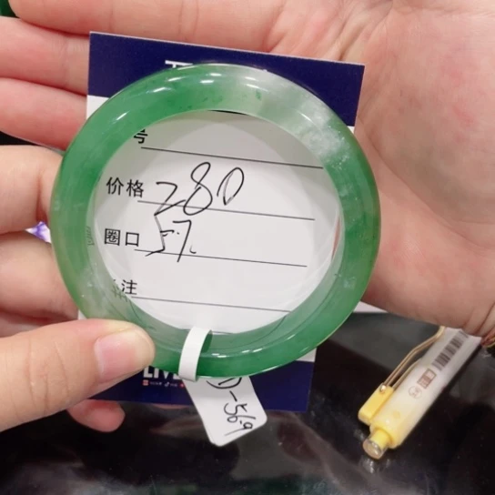 石英质玉（非洲翠）未镶嵌手镯
