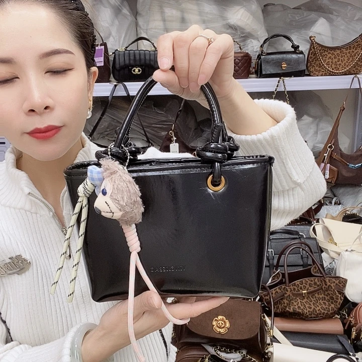 蚕丝小牛剖层皮革PU