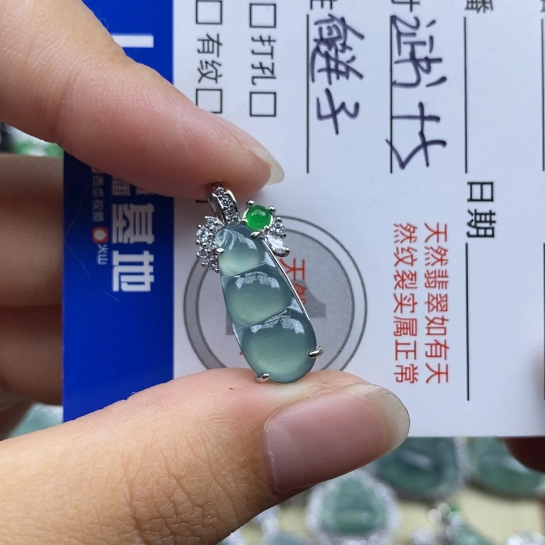 颈饰未镶嵌翡翠天然