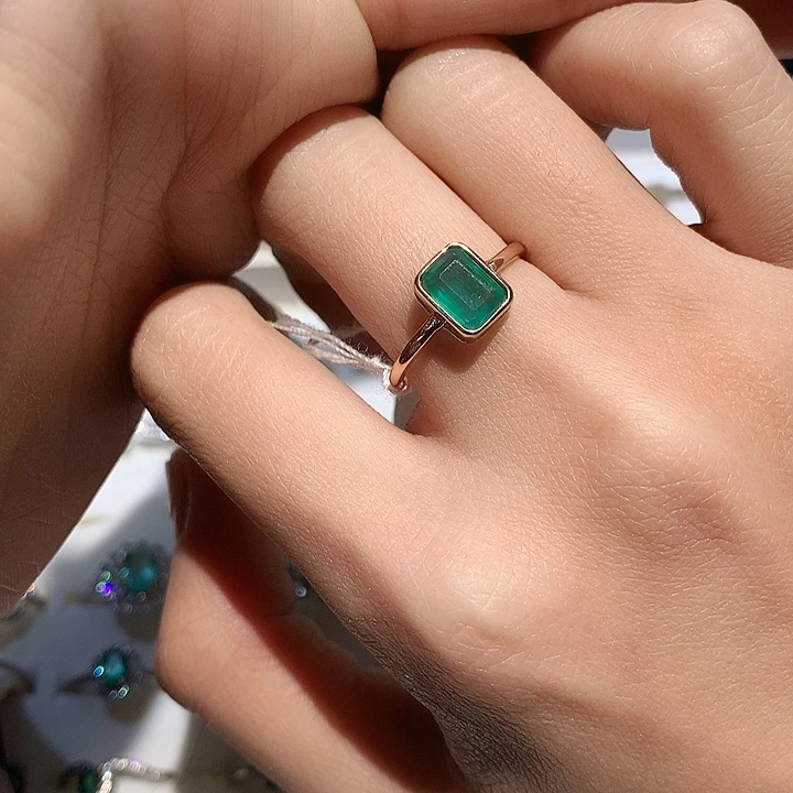 银S925镶嵌祖母绿戒指