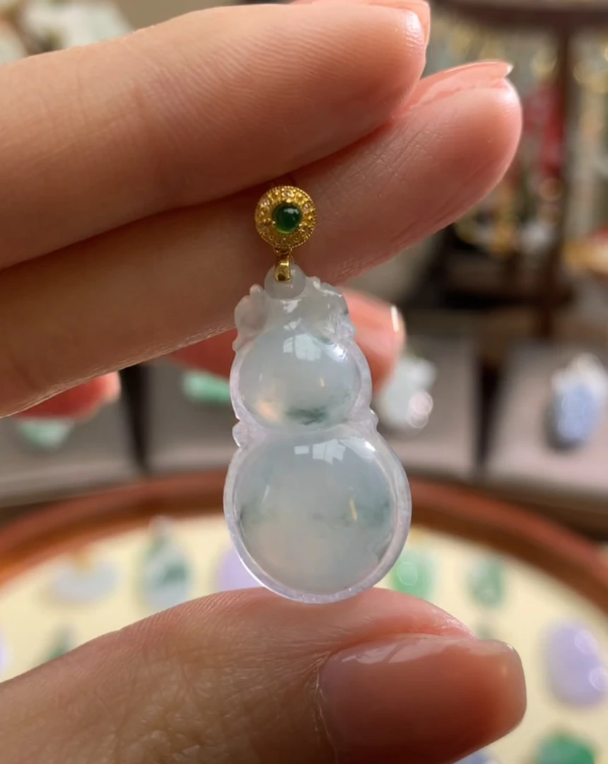 天然A货翡翠吊坠