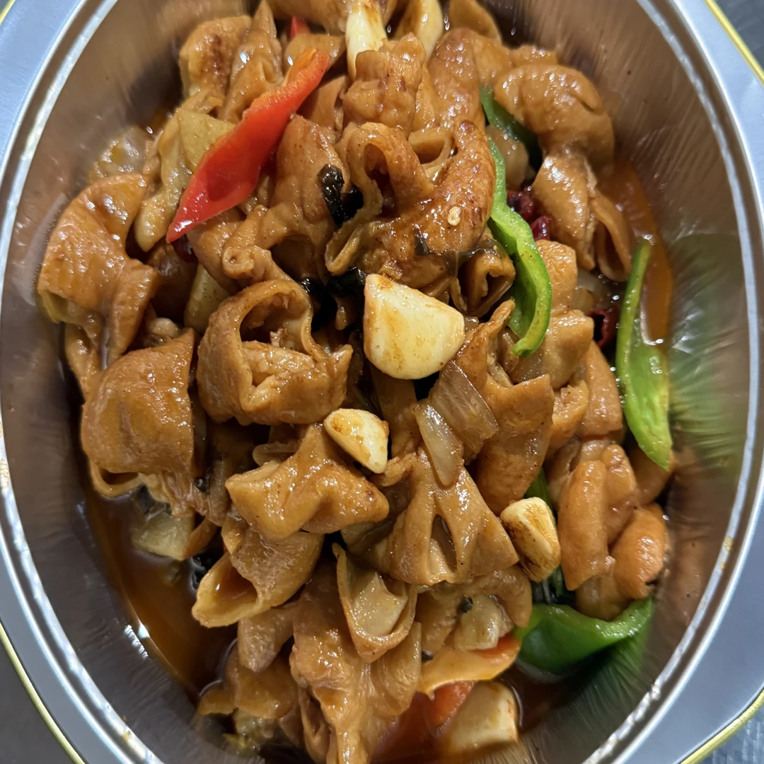 经典肥肠烧腌菜锅