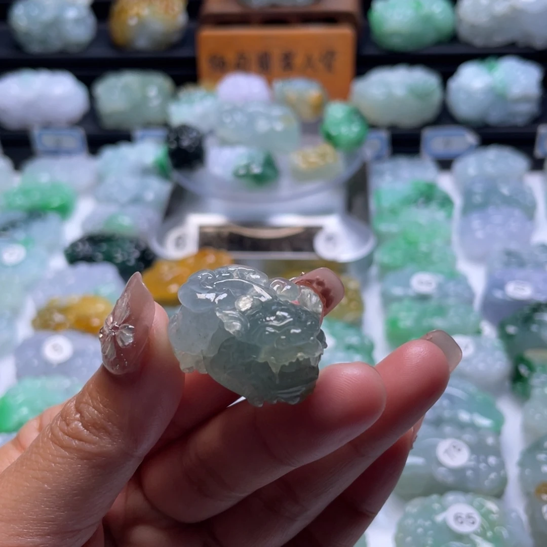 翡翠颈饰未镶嵌貔貅