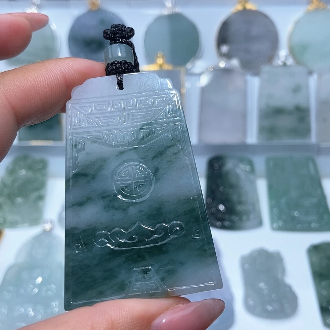 翡翠颈饰未镶嵌缅甸