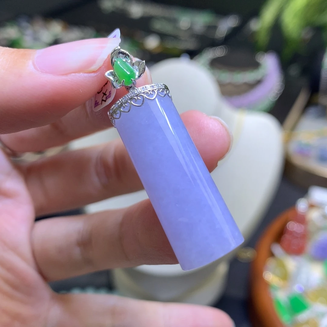 颈饰18K金镶嵌翡翠