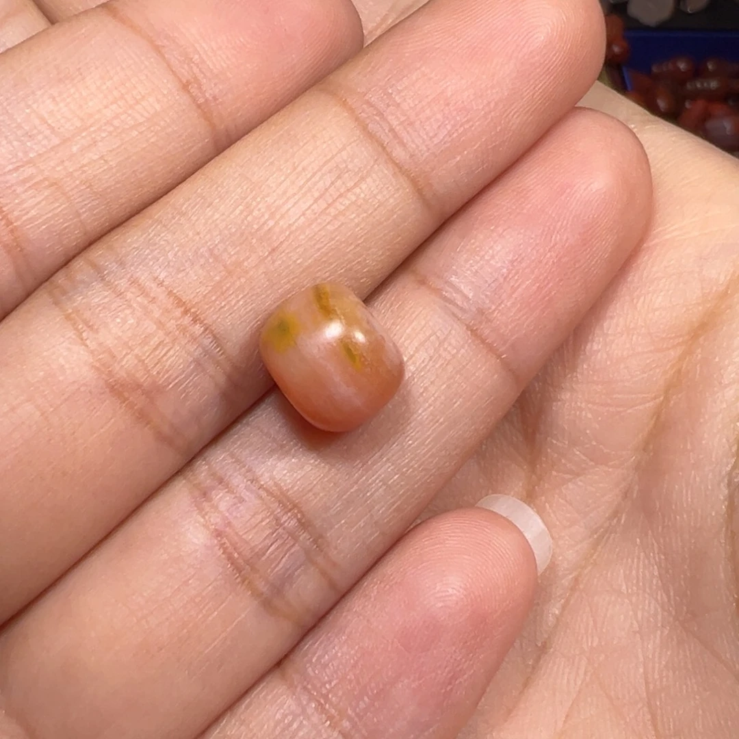 荔***式南红玛瑙未镶嵌珠宝奇石