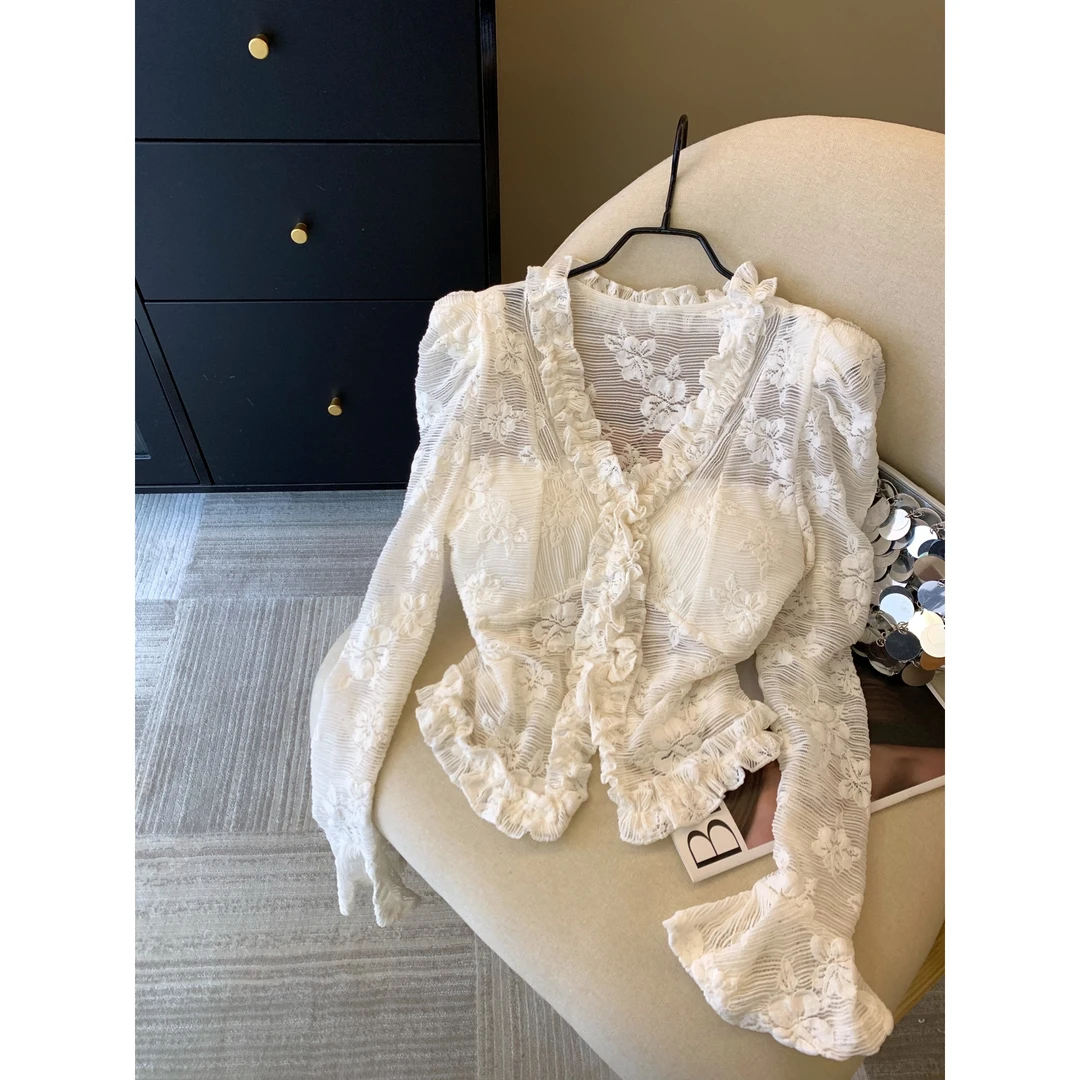 ~法式V领蕾丝拼接打底衫女秋季款内搭时尚气质独特显瘦上衣