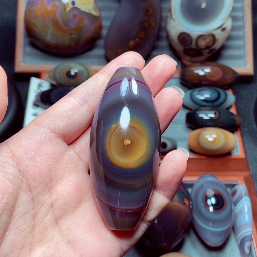 罗***昀玛瑙/玉髓未镶嵌珠宝奇石