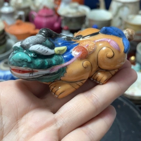 粉彩手把件鼻烟壶