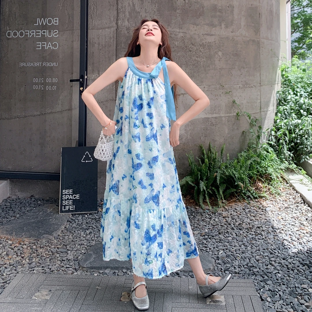 高级感法式蝴蝶提花连衣裙女2025夏季新款超好看气质挂脖式长裙子