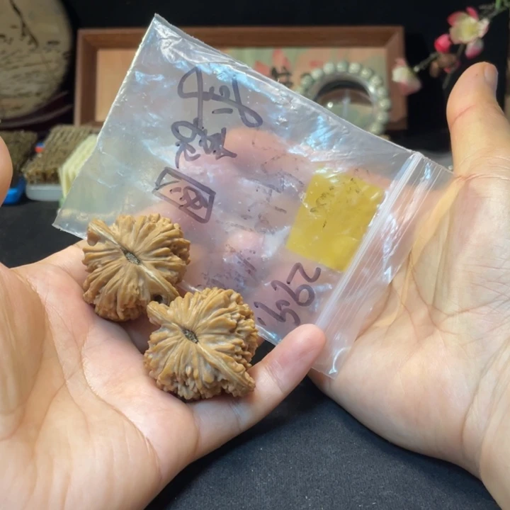 李***E文玩核桃手串四座楼