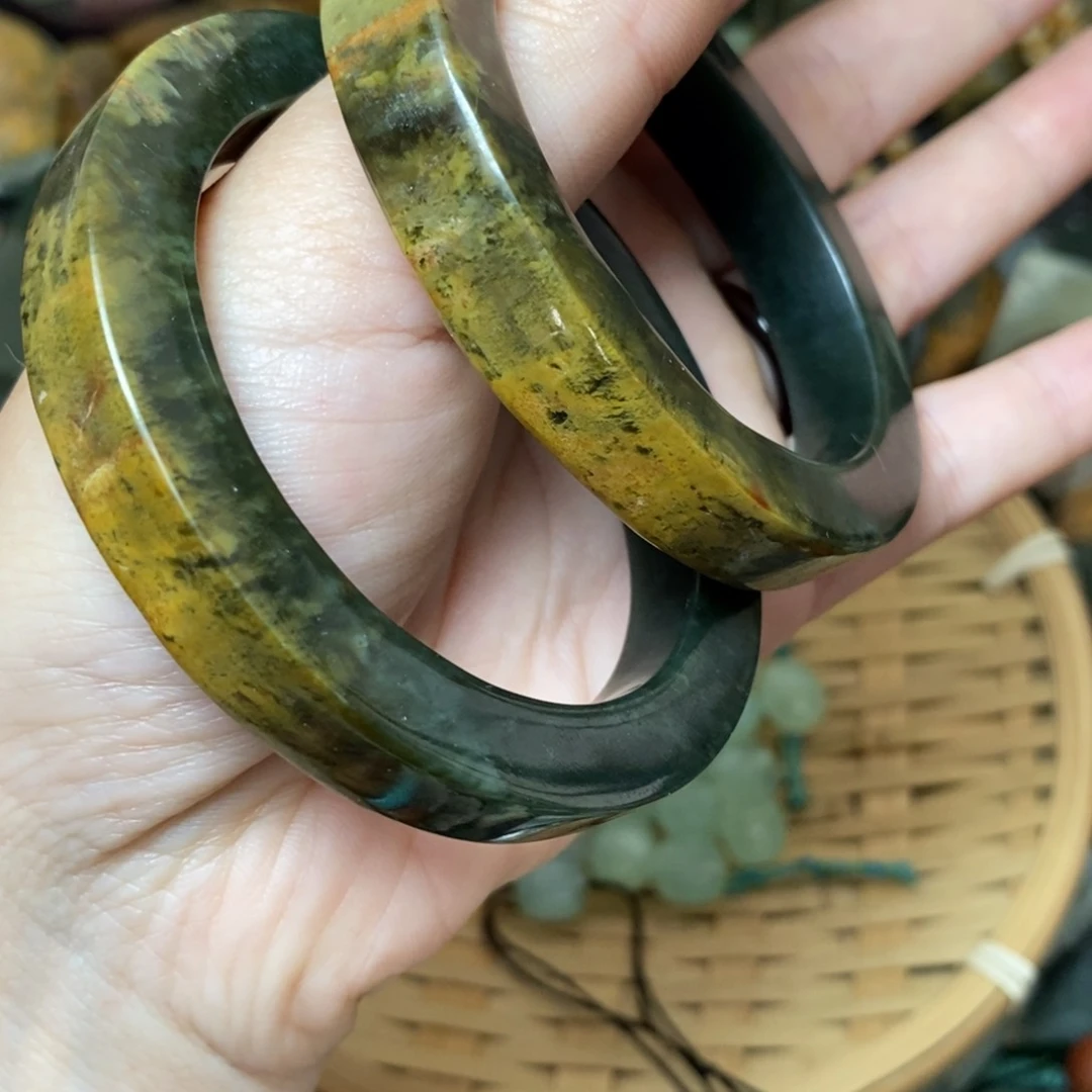 岫岩河磨玉（透闪石质玉）未镶嵌颈饰瑾*